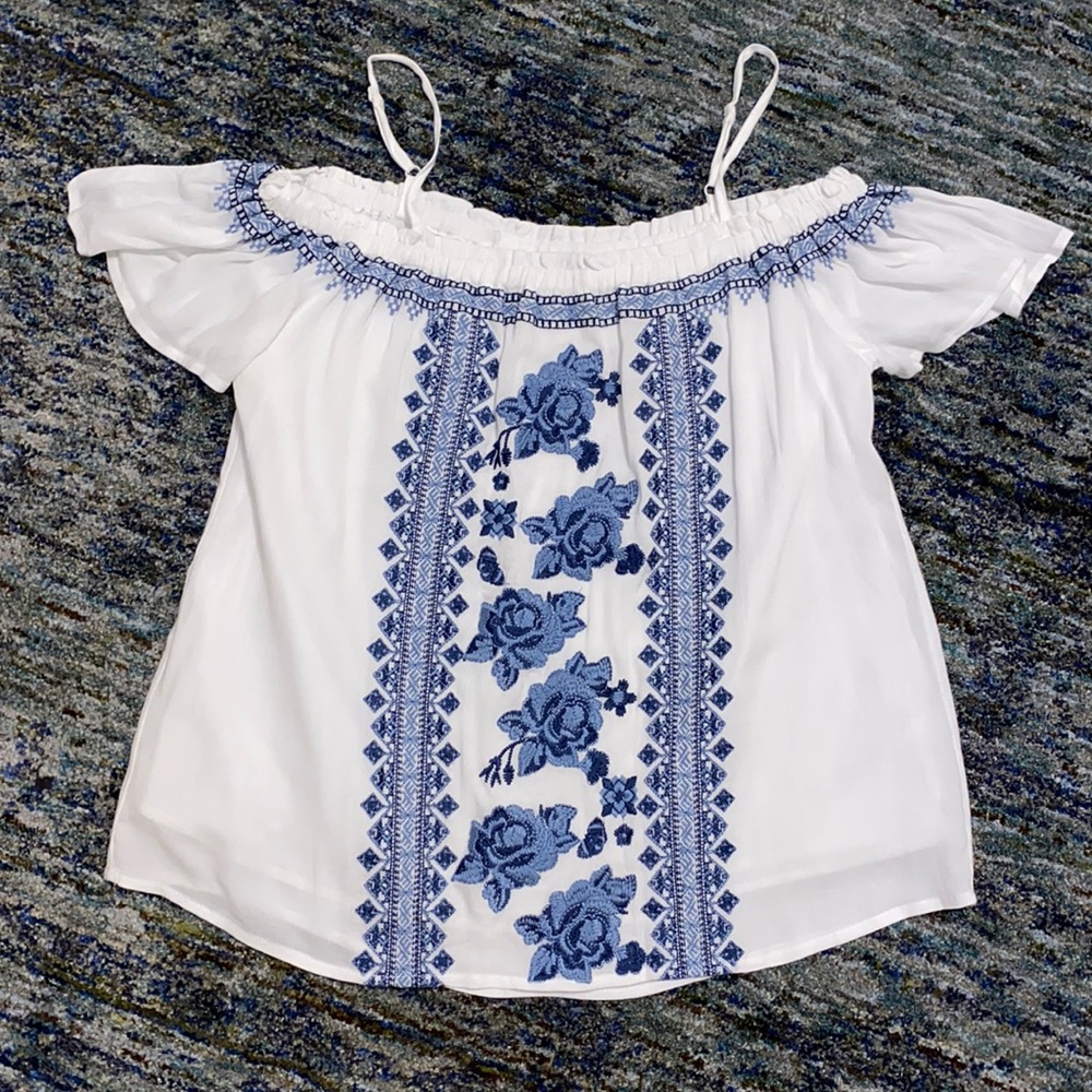 Francescas Off-the-shoulder floral white top
